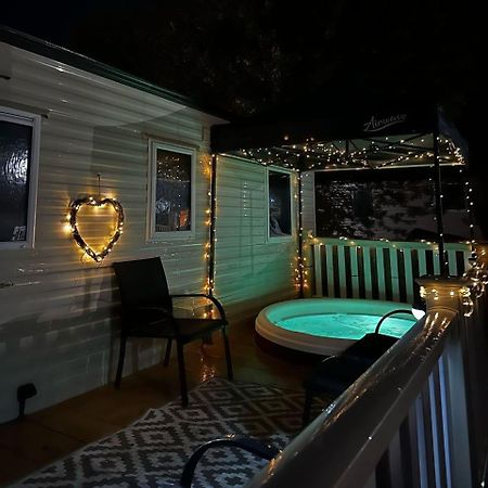 Tattershall Lakes Hot Tub Lodge Breaks 외부 사진