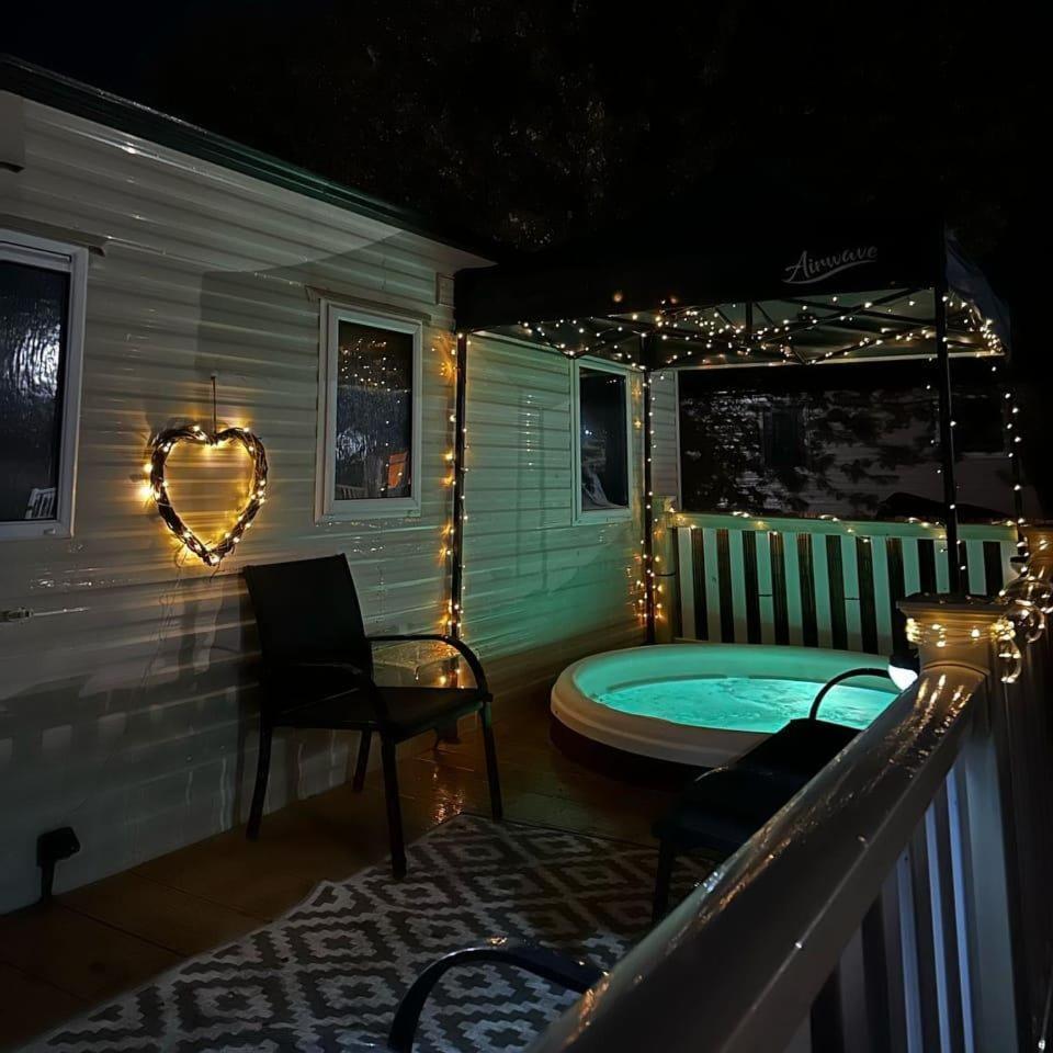 Tattershall Lakes Hot Tub Lodge Breaks 외부 사진